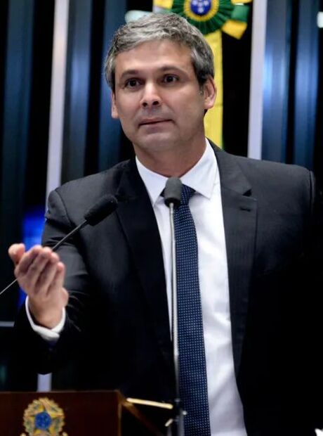 L&iacute;der do PT pede que PRF interrompa caminhada de Nikolas Ferreira pela BR-040