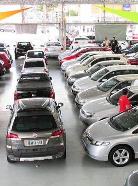 Venda de ve&iacute;culos cresce 3,5% e el&eacute;tricos disparam no Estado