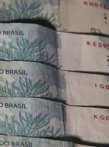 Taxas de juros caem com melhora de humor no exterior e pesquisa eleitoral