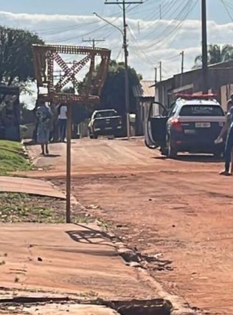 Mãe de criança vítima de estupro é escoltada pela polícia após protesto em MS