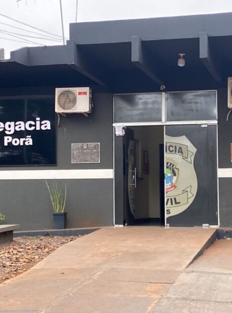 Tr&ecirc;s s&atilde;o assassinados a tiros em restaurante na fronteira