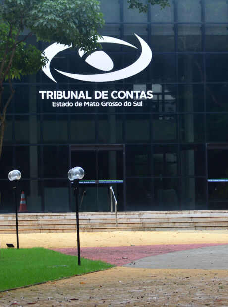 Ap&oacute;s 23 anos, juiz manda 'fantasmas do TCE' devolverem R$1,5 milh&atilde;o