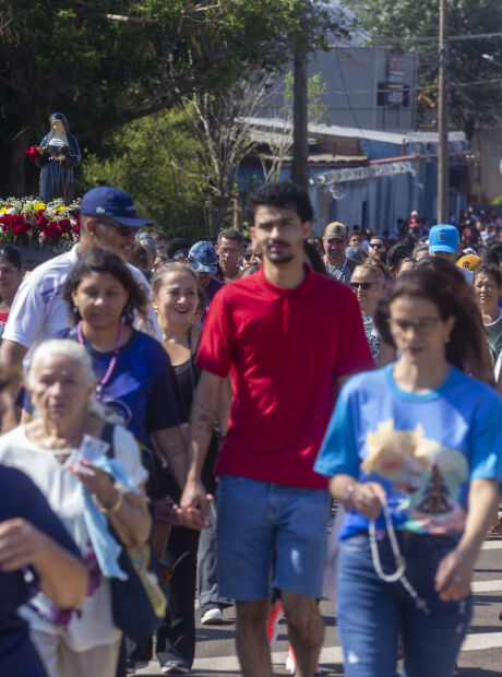 Prociss&atilde;o de Nossa Senhora Aparecida re&uacute;ne fieis em Campo Grande