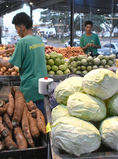 Morador da Capital precisa trabalhar 113 horas para comprar cesta básica