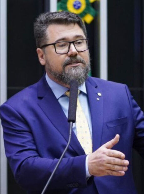Conselho aprova suspens&atilde;o de Pollon e outros dois deputados por motim na C&acirc;mara 