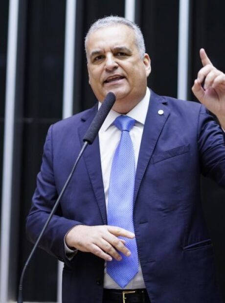 Relator de CPMI quer intimar dois parlamentares envolvidos em caso do INSS