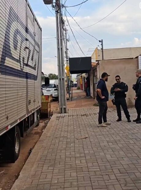 Funcion&aacute;rio de loja de m&oacute;veis morre ao ser atingido por placas de madeira, no Bairro Noroeste