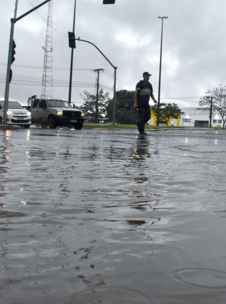 Ap&oacute;s tr&eacute;gua das chuvas, tempestades chegam no final de semana