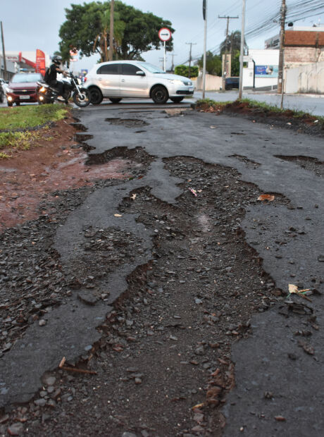 Enxurrada destr&oacute;i ciclovia um m&ecirc;s antes de ser inaugurada