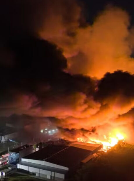 Na Argentina, grande explos&atilde;o em complexo industrial deixa ao menos 24 feridos