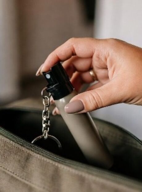 Spray de pimenta e armas de choque para mulheres ganham for&ccedil;a, mas exp&otilde;em impasse