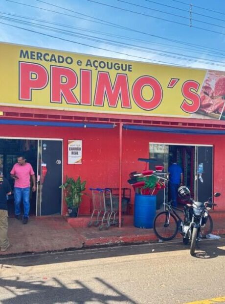 A&ccedil;ougue que vendia carne sem proced&ecirc;ncia armazenava o produto irregularmente.