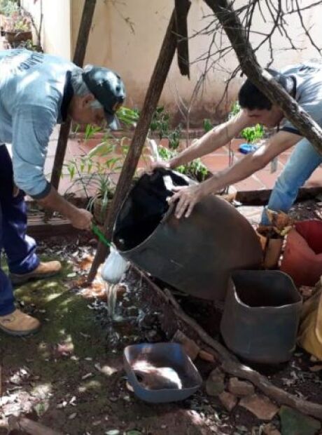 Mutirão contra dengue promove "limpa" em residências de Campo Grande