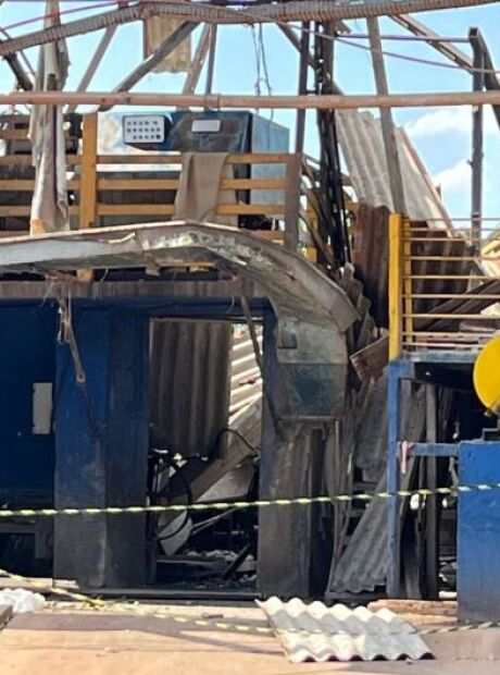 Funcion&aacute;rio morre e tr&ecirc;s ficam feridos ap&oacute;s telhado de ind&uacute;stria desabar