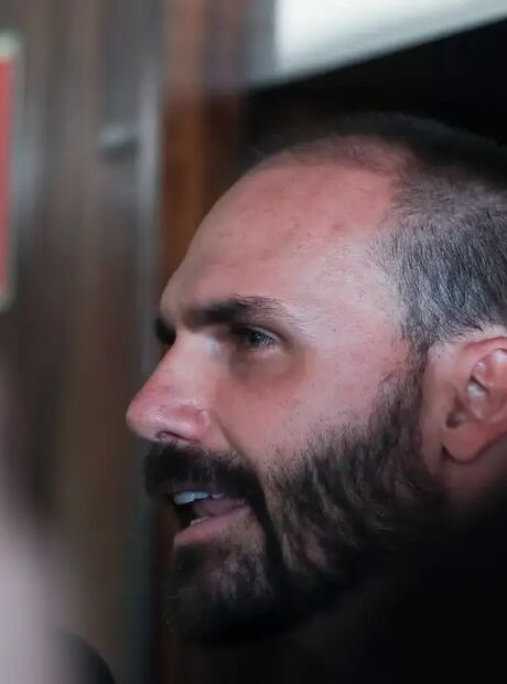 STF forma maioria para tornar Eduardo Bolsonaro réu no tarifaço