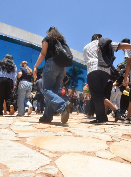 'Perspectivas do envelhecimento': ministro divulga tema da reda&ccedil;&atilde;o do Enem 2025