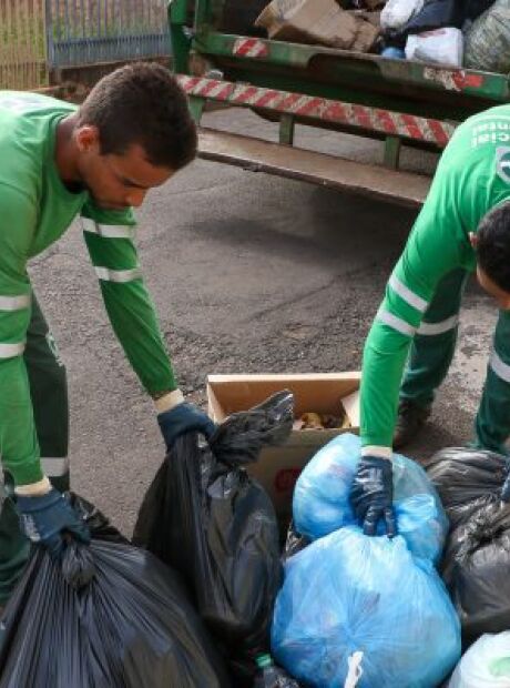 Prefeitura corrige 'um centavo' em contrato milion&aacute;rio para coleta de lixo