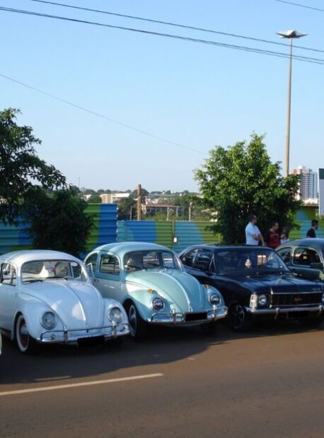 Encontro de fusca re&uacute;ne carros antigos em Campo Grande