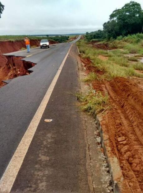 Estado destina R$ 62,5 milh&otilde;es a rodovia que n&atilde;o suporta chuva