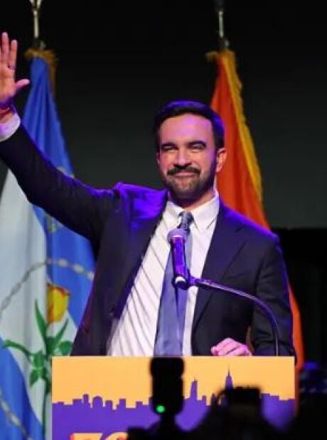 Muçulmano captura insatisfação com Trump e se elege prefeito de NY