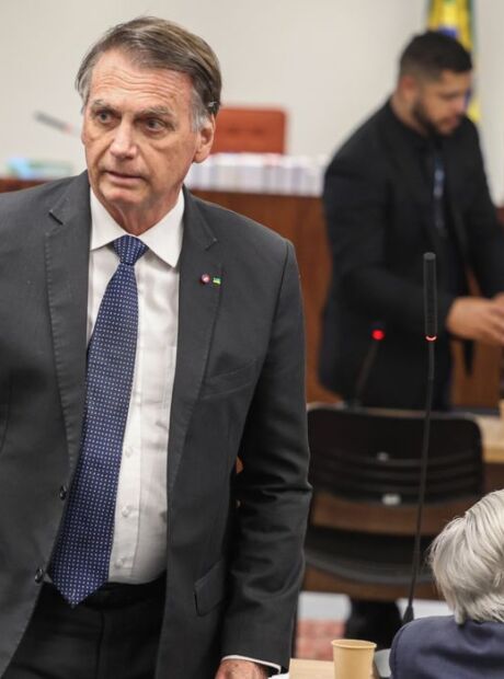 'Meti ferro quente aí', admite Bolsonaro sobre tornozeleira eletrônica danificada