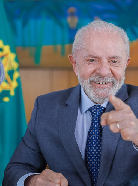 Oposi&ccedil;&atilde;o aciona Justi&ccedil;a e TSE para barrar desfile de carnaval que homenageia Lula