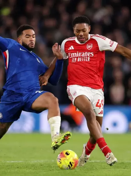 Chelsea se segura com um a menos e empata com o Arsenal em cl&aacute;ssico tenso
