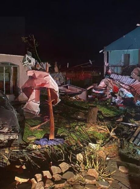Tornado causa destrui&ccedil;&atilde;o e deixa 4 mortos e 432 feridos no Paran&aacute;