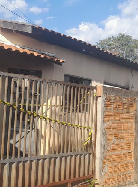 Mulher, m&atilde;e e filho foram esfaqueados e queimados vivos por ex da v&iacute;tima