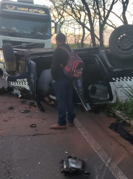 Viatura da PM capota e militar morre na MS-295