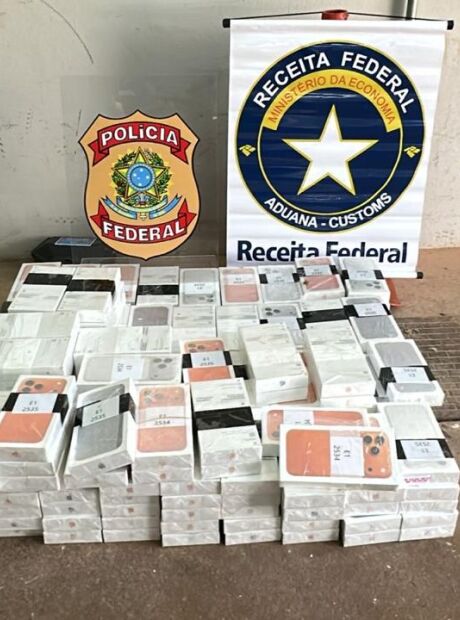 PF e Receita Federal apreendem carga de celulares em fundo falso de carro