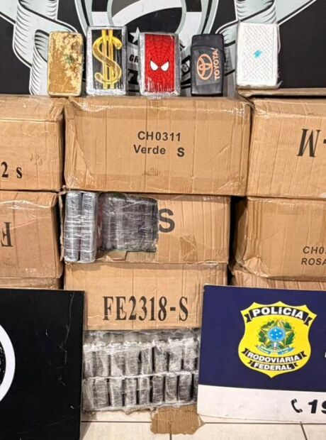 Nervosismo de motorista 'entrega' 332 kg de cocaína em carroceria de Hilux