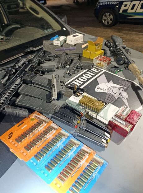 CAC &eacute; preso com arsenal de armas que usou para amea&ccedil;ar v&iacute;tima