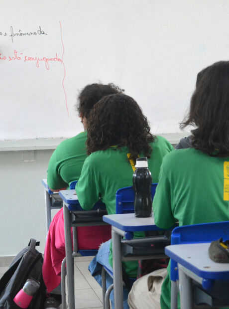 Professores aprovados em concurso de 2022 ser&atilde;o convocados, garante Riedel