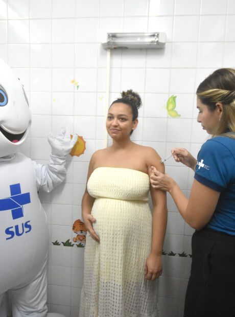 Gestantes come&ccedil;am a receber vacina contra bronquiolite em Campo Grande