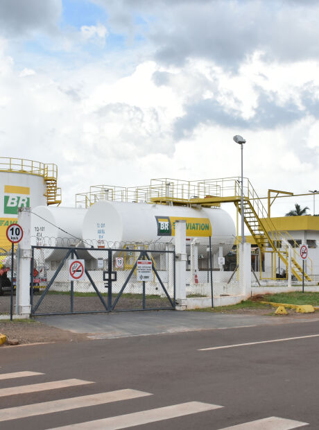 Dep&oacute;sito de combust&iacute;vel ser&aacute; removido s&oacute; na 2&ordf; fase da reforma do aeroporto
