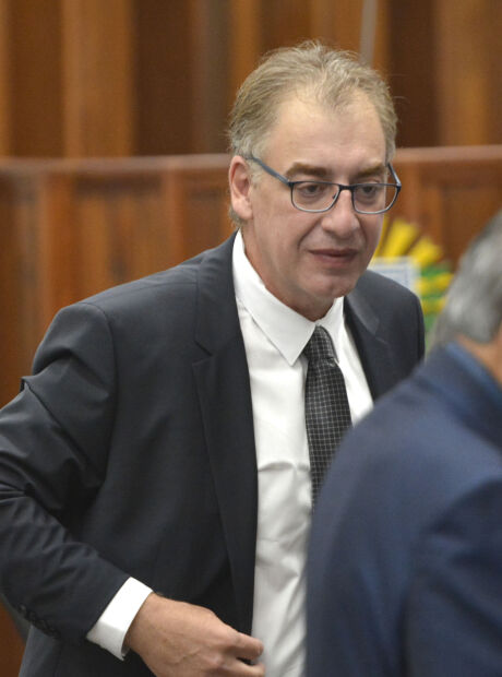 Um dia ap&oacute;s ser condenado a perda do mandato, deputado Neno vota &agrave; dist&acirc;ncia na Assembleia