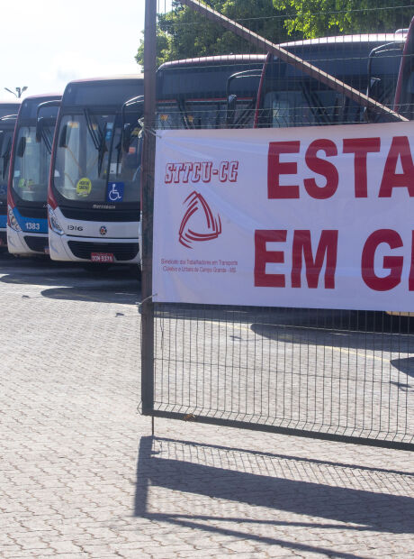 Com greve dos &ocirc;nibus, viagens por aplicativos ficam 140% mais caras