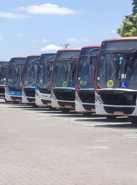 Pagamento cai na conta, greve &eacute; suspensa e &ocirc;nibus voltam a circular nesta quinta