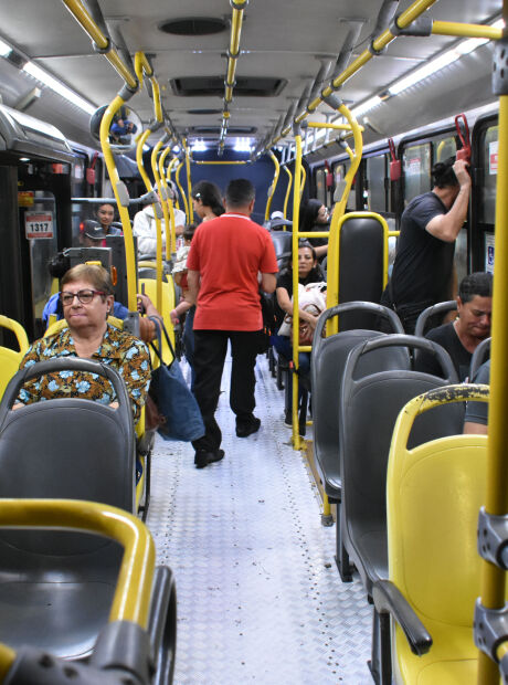 &Ocirc;nibus voltam a circular ap&oacute;s fim da maior greve em 31 anos