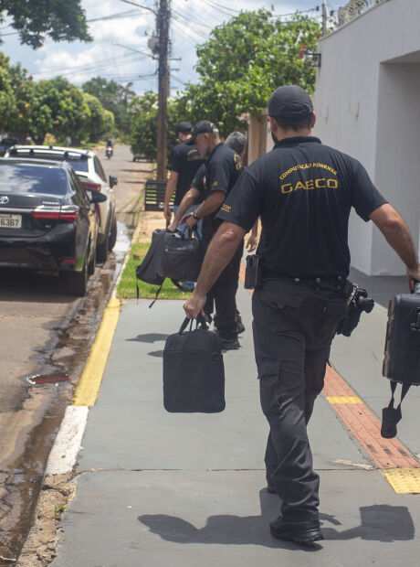 Secret&aacute;rio mant&eacute;m contratos com investigadas em esquema de desvio na ilumina&ccedil;&atilde;o p&uacute;blica