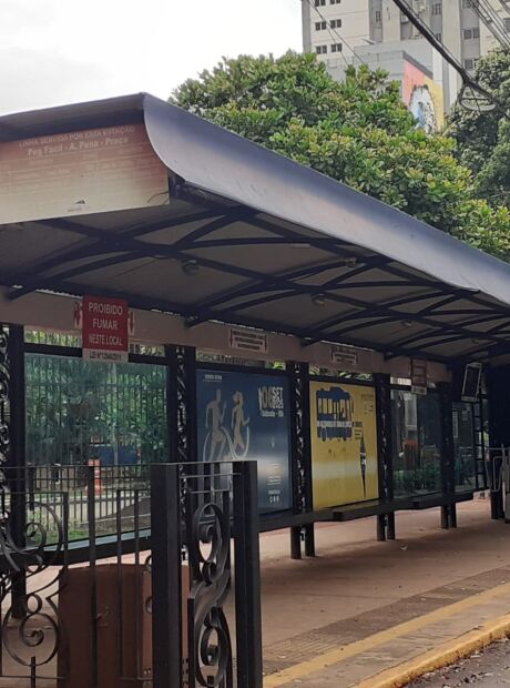 Em meio &agrave; crise do transporte, com&eacute;rcio antecipa folga de funcion&aacute;rios