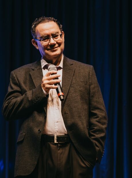 Augusto Cury palestra sobre "intoxicação digital" em Campo Grande