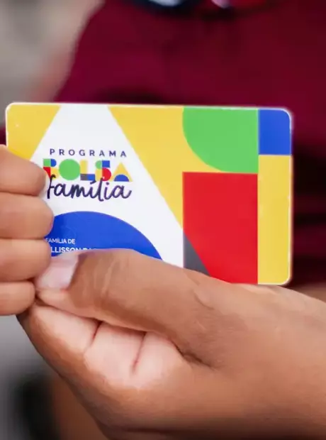 Novo Bolsa Fam&iacute;lia reduziu benefici&aacute;rios e valor total de benef&iacute;cios entre 2023 e 2025