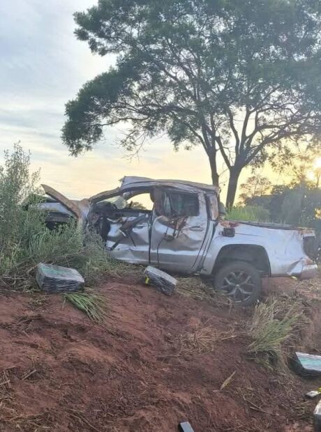 Homem morre ao capotar caminhonete com 1,6 tonelada de maconha na MS-295