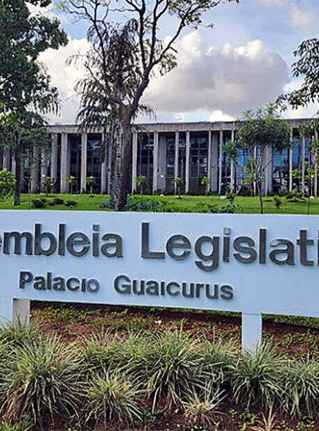 Poderes ignoram crise e projetam gastan&ccedil;a de era das 'vacas gordas'