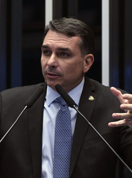 Em MS, agro, seguran&ccedil;a e evang&eacute;licos divergem sobre voo de Fl&aacute;vio Bolsonaro