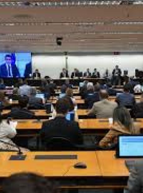 Congresso aprova LDO 2026 com calendário de emendas e aval para governo buscar piso da meta