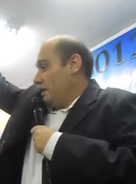 Pastor que prometia reconstru&ccedil;&atilde;o de seios e cura de doen&ccedil;as &eacute; condenado por estelionato