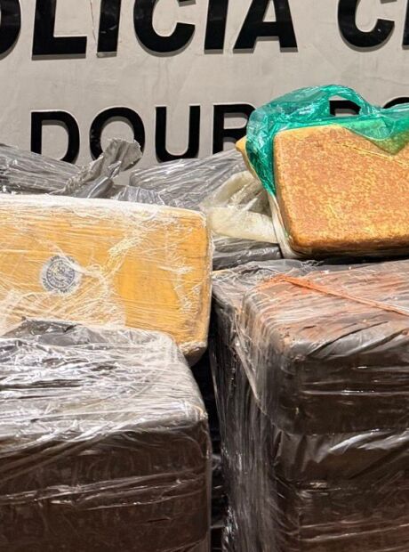 Sogro e genro s&atilde;o presos com 157 quilos de crack em Hilux